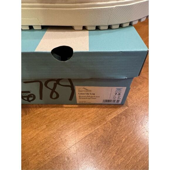 Woman’s new Toms lace up lug faux fur plaid lace up sneakers size 7.5 - Picture 2 of 6